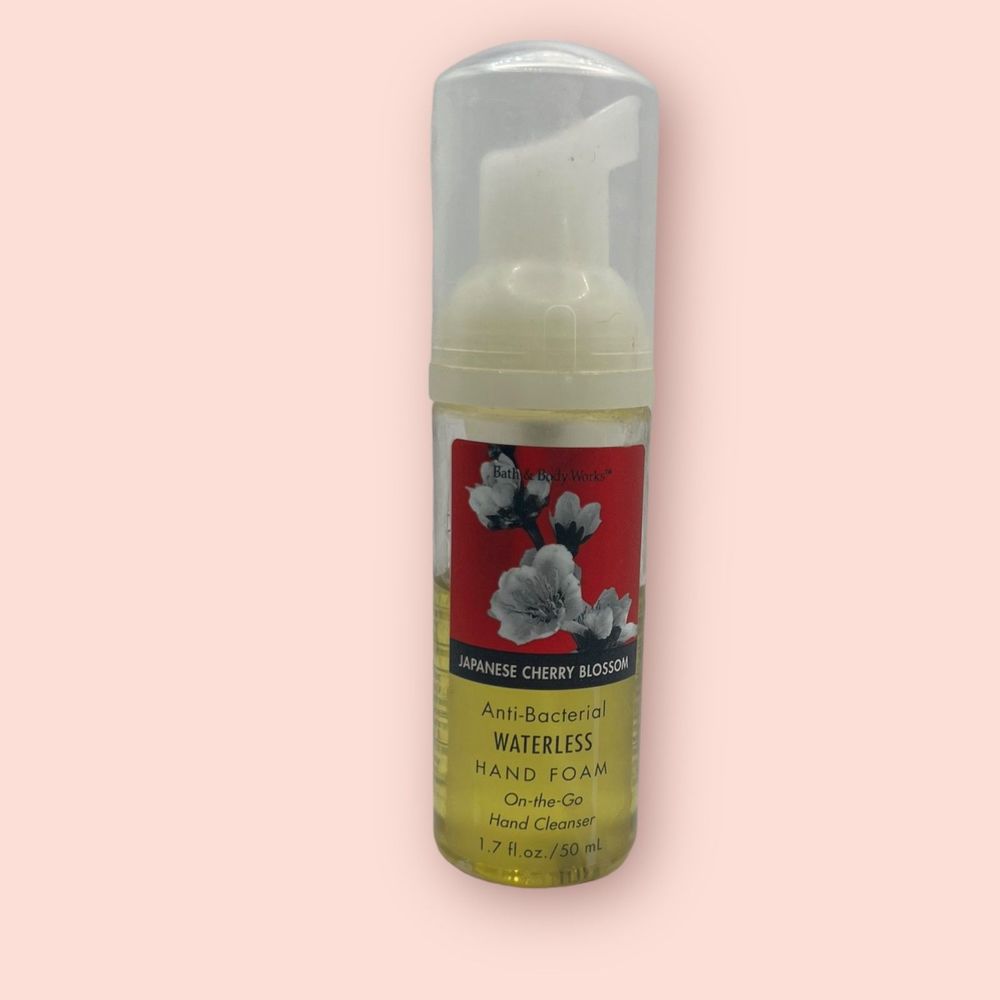 Bath & Body Works Anti-Bacterial Waterless Hand Foam Japanese Cherry Blossom 1.7
